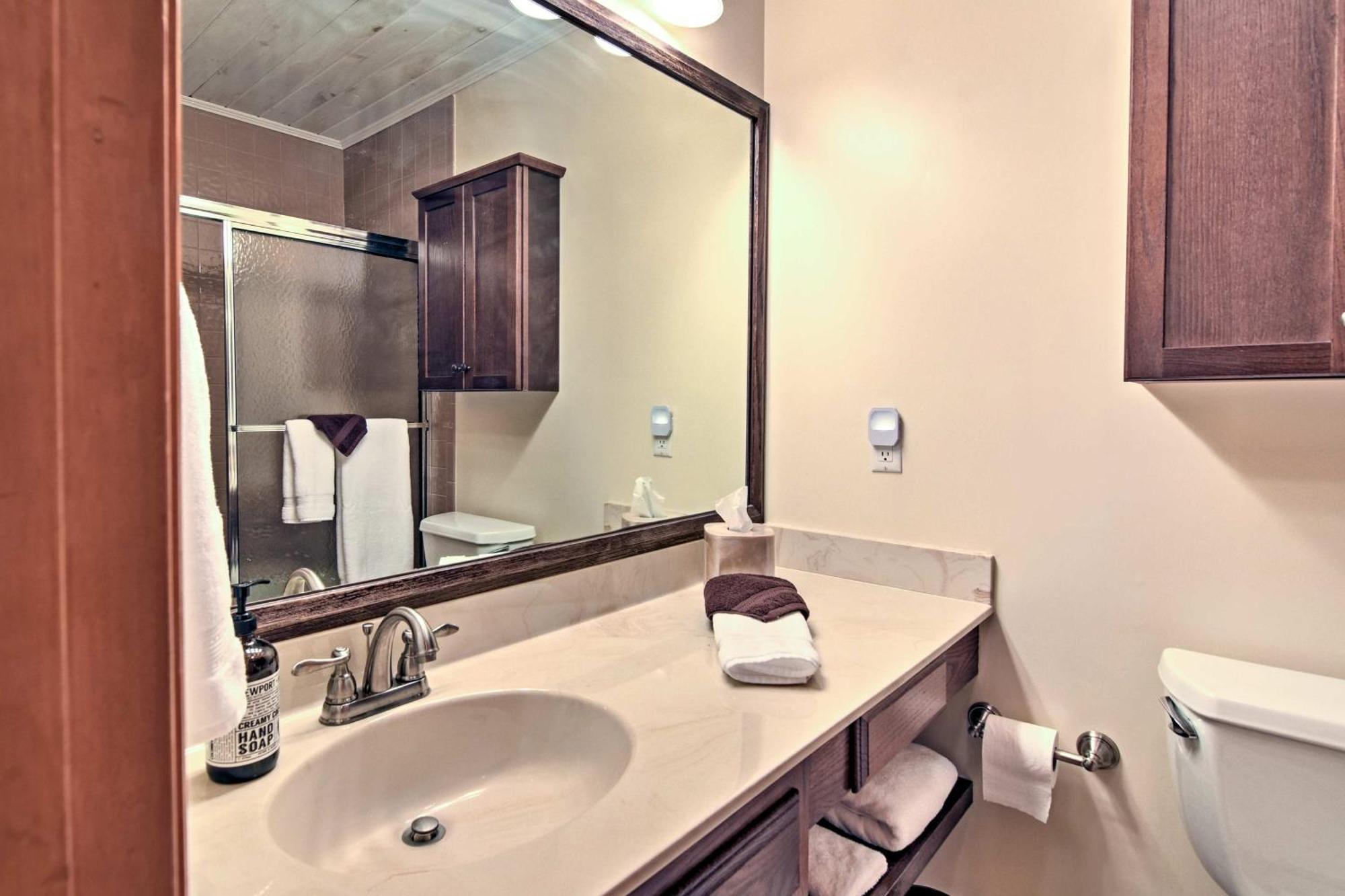 Beech Mountain Condo With Balcony, Walk To Resort! Εξωτερικό φωτογραφία